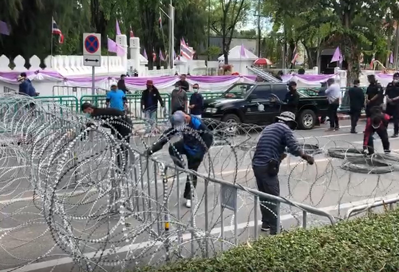 นำรั้วเหล็กมาปิดบนถนนพิษณุโลก