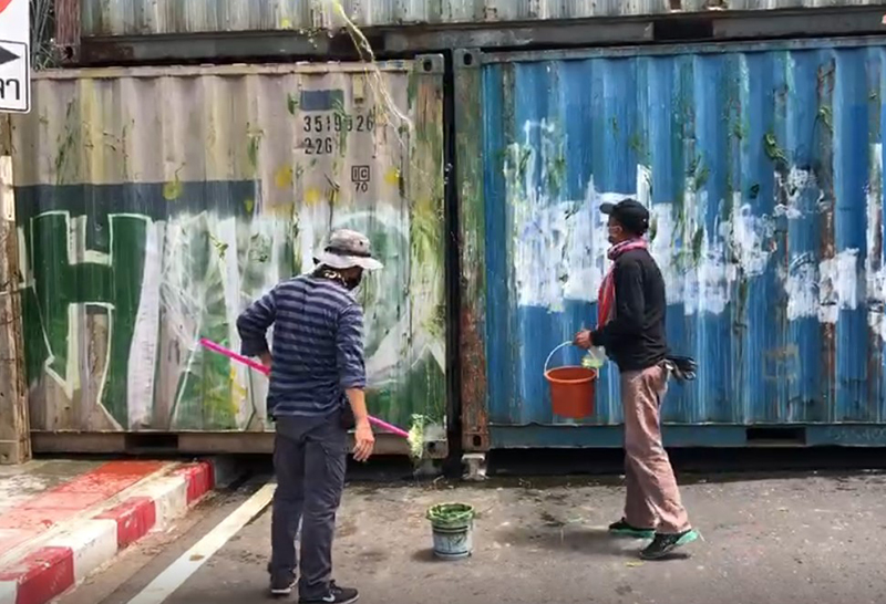 เตรียมพร้อมป้องกันม็อบปีนข้ามคอนเทนเนอร์