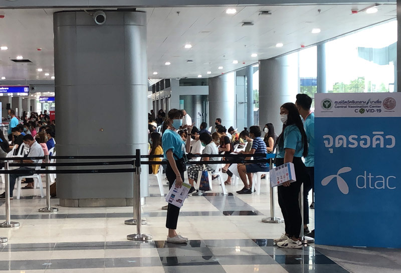 ปชช.ทยอยฉีดวัคซีนโควิด สถานีกลางบางซื่อ