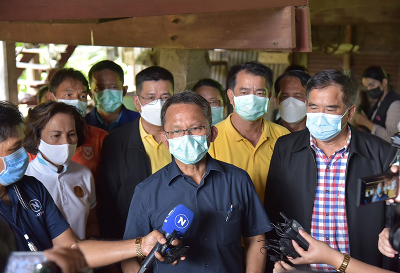 "สมศักดิ์" ลงพื้นที่สุโขทัย เจรจาเจ้าหนี้ ช่วย4หญิงชราถูกยึดบ้าน