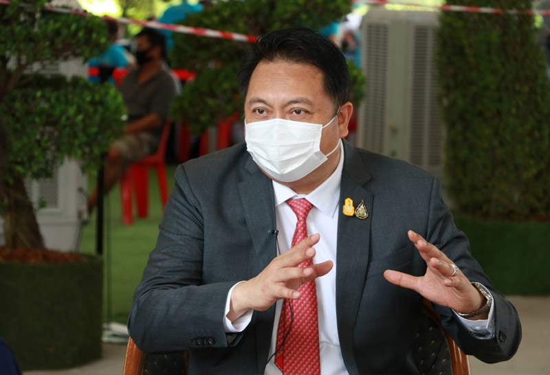 "สุชาติ"พอใจยอดฉีดวัคซีนม.33ทะลุ3แสนราย