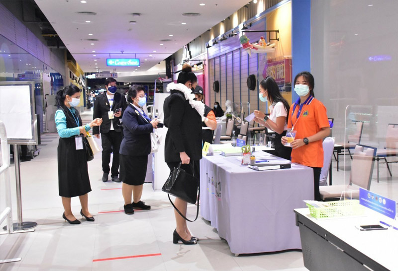 การจัดงานครั้งนี้ สโมสรไลออนส์เลือกใช้สถานที่จัดงานที่ได้รับการรับรองมาตรฐานสถานที่จัดงานประเทศไทย (Thailand MICE Venue Standard – TMVS) และมีการจัดงานที่สอดคล้องตามแนวปฏิบัติเบื้องต้นด้านการจัดงานอย่างยั่งยืนของทีเส็บ (Sustainable Events Basic Guidelines) อาทิ การลงทะเบียนด้วยระบบอิเล็กทรอนิกส์ ควบคุมอุณหภูมิในห้องจัดงานทั้งหมดให้ไม่ต่ำกว่า 25 องศาเซลเซียส งดการใช้โฟมและดอกไม้สด ไม่ใช้ขวดหรือหลอดพลาสติก ครอบคลุมไปถึงการเลือกอาหารและเครื่องดื่มออร์แกนิกและของที่ระลึกที่ผลิตโดยชุมชนในพื้นที่