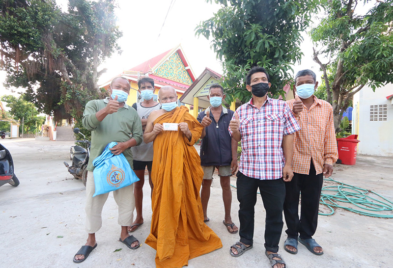 หลวงพ่อวัดศรีอุดม วัย 66 ปี รับโชคใหญ่ถูก รางวัลที่ 1 รับ 6 ล้านบาท