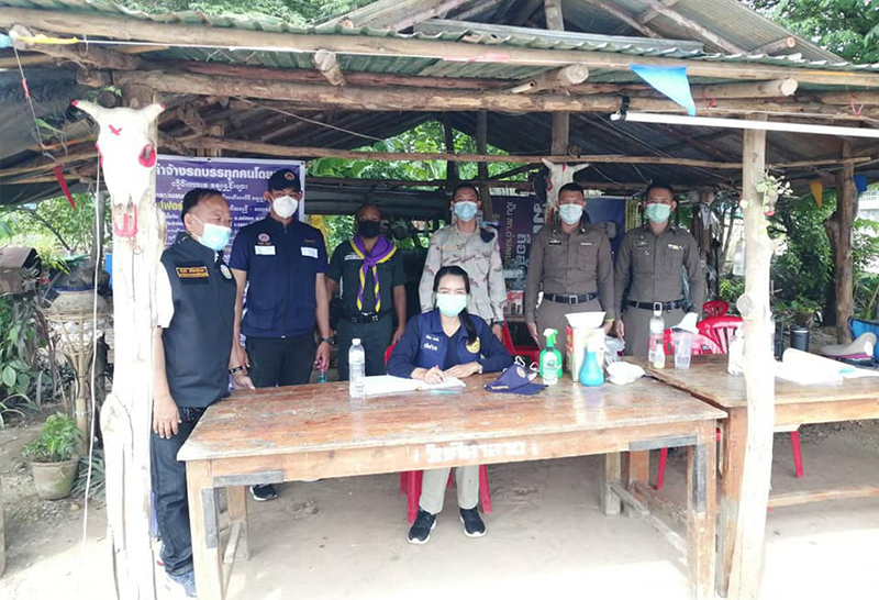 นายอำเภอแม่สอด สั่ง ปิดเส้นทาง เข้า-ออกพื้นที่เสี่ยง เฝ้าระวังโควิด-19