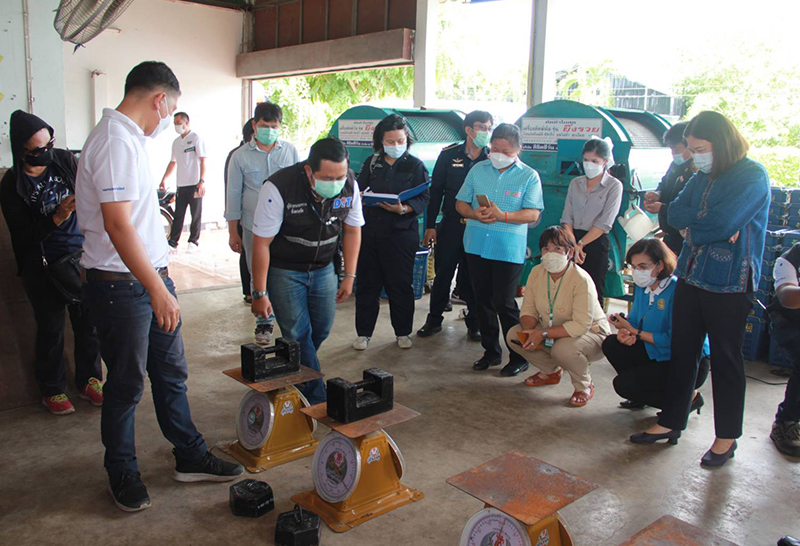 “พาณิชย์จังหวัดลำพูน” ดู เครื่องคัดขนาดลำไยสด เป็นธรรมซื้อขาย