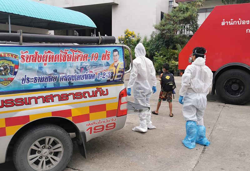 ศูนย์พักคอย เพื่อส่งต่อผู้ป่วยโควิด-19 วัดสะพาน เตียงใกล้เต็ม