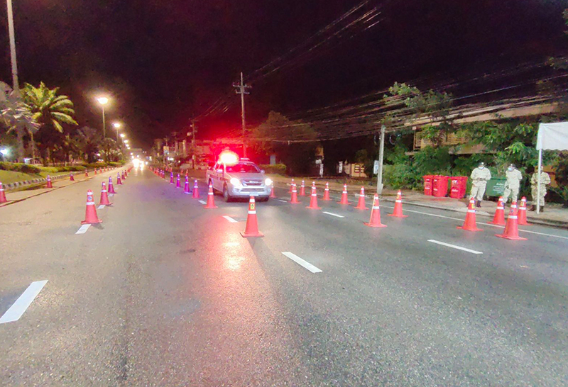 พัทยา เคอร์ฟิววันแรก ประชาชนให้ความร่วมมือ ขณะจนท.ตั้งด่านตรวจสกัดฝ่าฝืน