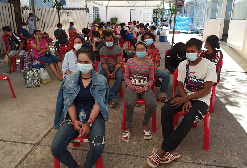 ชลบุรีจับผู้รับเหมา ขนต่างด้าวข้ามจังหวัด เลี่ยงค่าตรวจโควิด