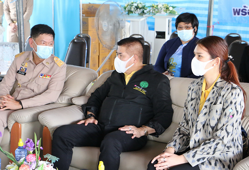 พิจิตร พบผู้ป่วยโควิด 63 ราย “ธรรมนัส”นำสิ่งของช่วยโรงพยาบาลสนาม