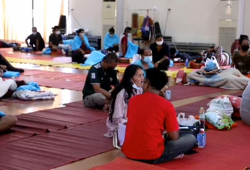 "ก้าวไกล"ลงพื้นที่ศูนย์อพยพบางพลีใหญ่