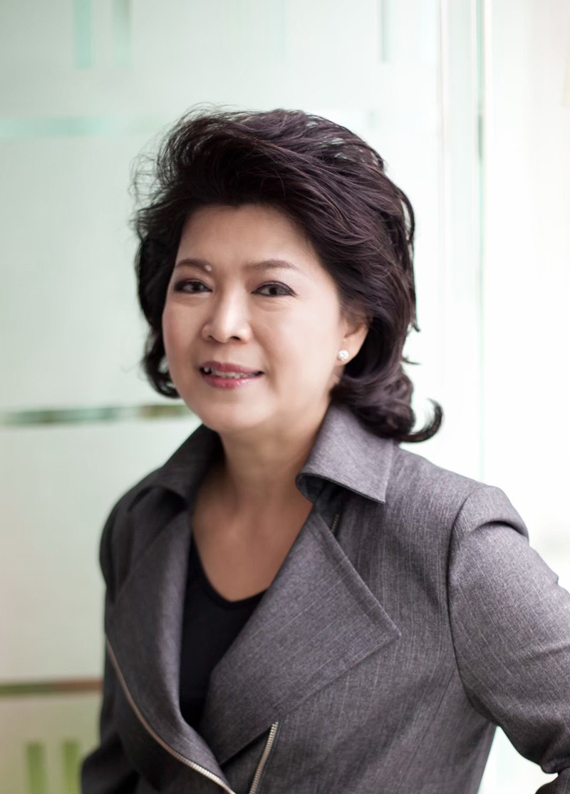 นางพวรรณ์ นววัฒนทรัพย์ ประธานเจ้าหน้าที่บริหาร บริษัท วายแอลจี บูลเลี่ยน อินเตอร์เนชั่นแนล จำกัด หรือ YLG