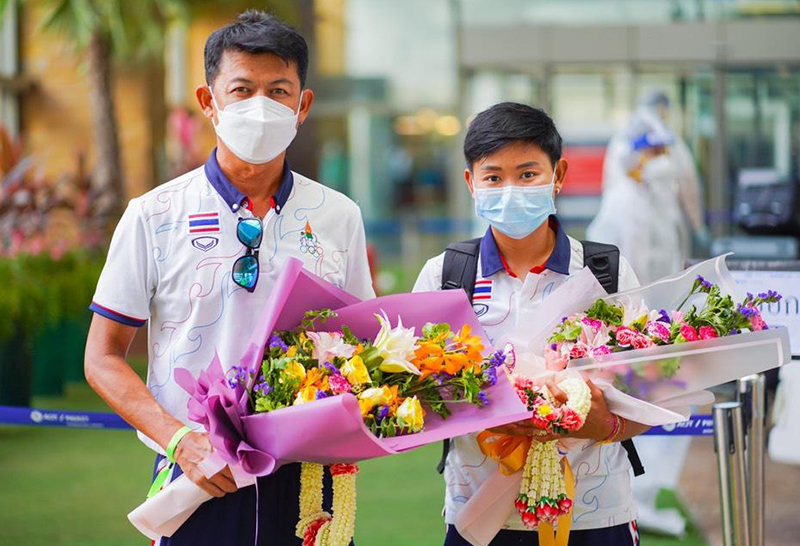 ต้อนรับ! “บีช จุฑาธิป” เดินทางกลับถึงไทย กักตัวที่ภูเก็ต 14 วัน