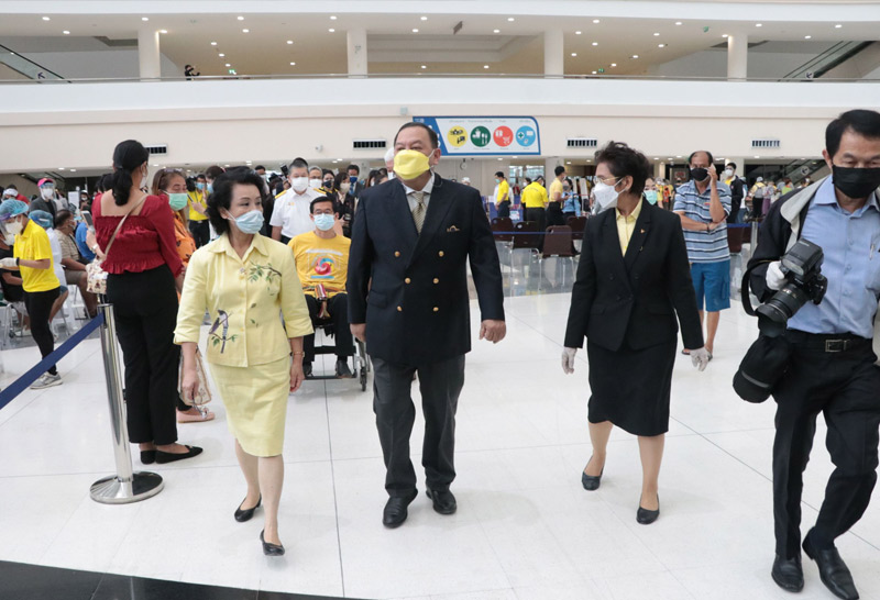 "จุติ"ตรวจเยี่ยมให้กำลังใจคนพิการเข้ารับวัคซีน