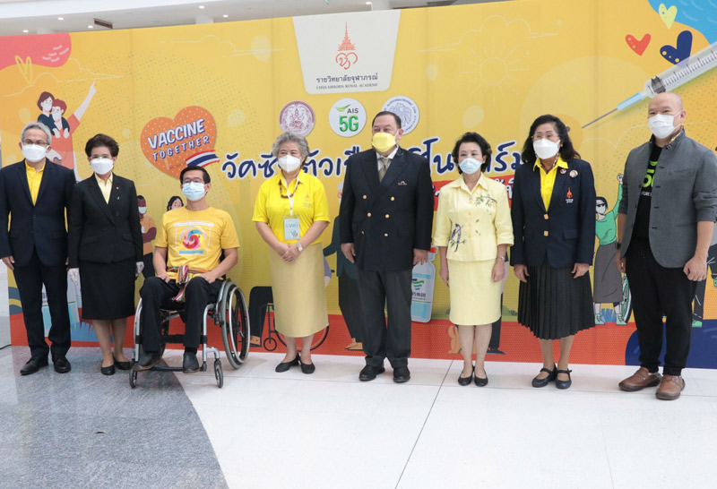 "จุติ"ตรวจเยี่ยมให้กำลังใจคนพิการเข้ารับวัคซีน