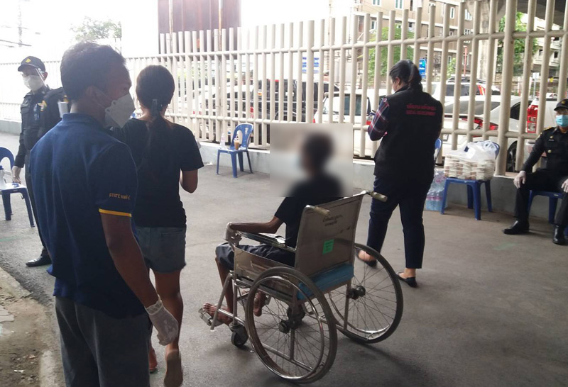 ชาย54ปีป่วยโควิดถูกไล่จากที่พักนอนข้างถนนรอ4วัน