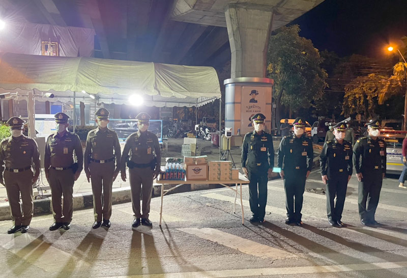 ตำรวจตั้ง ด่านตรวจ รับเคอร์ฟิว-2