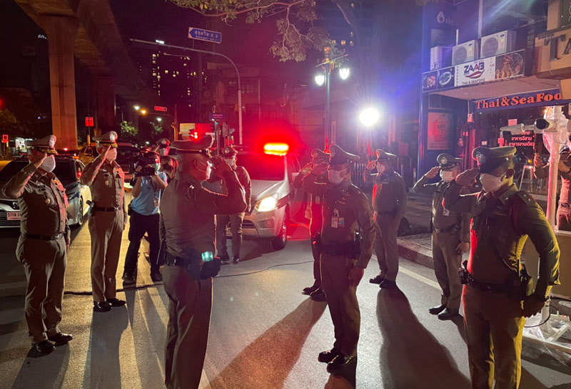 ตำรวจตั้ง ด่านตรวจ รับเคอร์ฟิว-3
