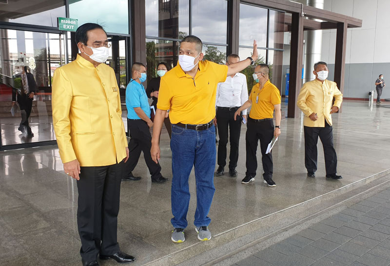 "บิ๊กตู่" ตรวจ รพ.สนาม ทบ. ดูแลผู้ป่วยสีเขียว