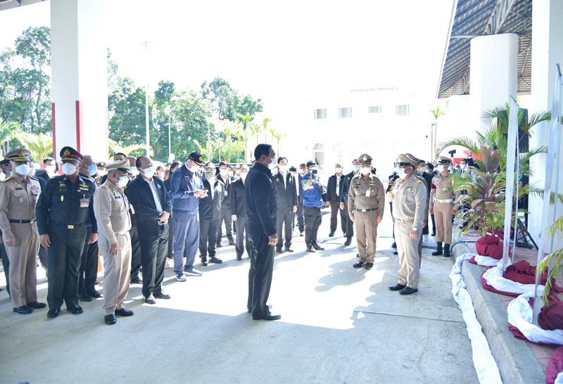 นายกฯตรวจจุดคัดกรองนักท่องเที่ยวเข้า-ออกภูเก็ต