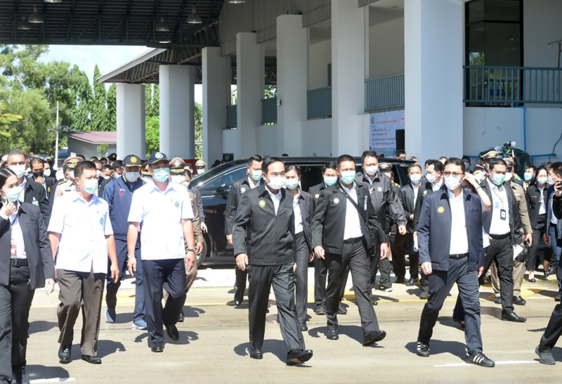 นายกฯตรวจจุดคัดกรองนักท่องเที่ยวเข้า-ออกภูเก็ต