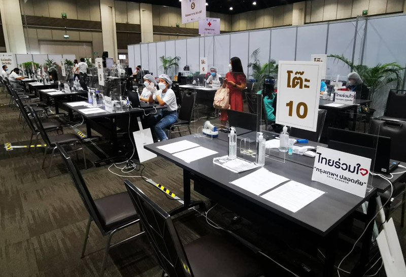 ผู้สูงอายุทยอยฉีดวัคซีนโควิด19