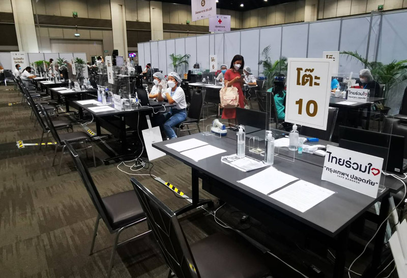 ผู้สูงอายุทยอยฉีดวัคซีนโควิด19