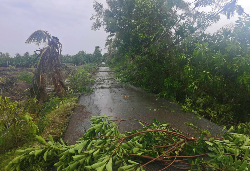 นาทีระทึก! พายุงวงช้างถล่มบางคล้า