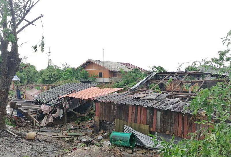 นาทีระทึก! พายุงวงช้างถล่มบางคล้า