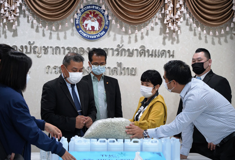 “ทีเอชซีจี” มอบฟ้าทะลายโจร สู้ภัยโควิด