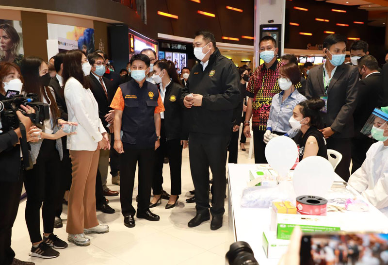 สุชาติ-ดู-ฉีดวัคซีน-ม.33