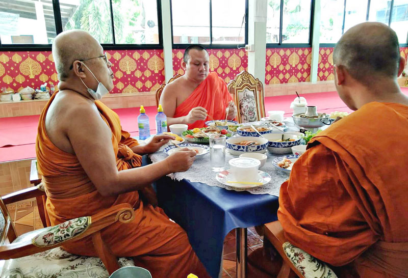 เจ้าอาวาสวัดหนองจับเต่าติดโควิดจากพระมหาสมปอง