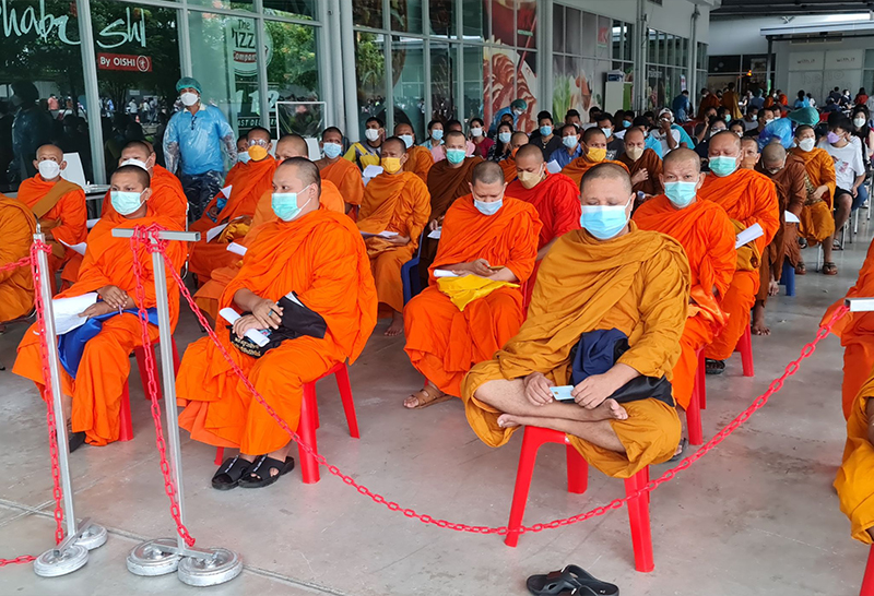 เถ้าแก่ร้านทอง จ.ตรัง ซื้อ วัคซีนซิโนฟาร์ม ฉีดถวายให้พระสงฆ์