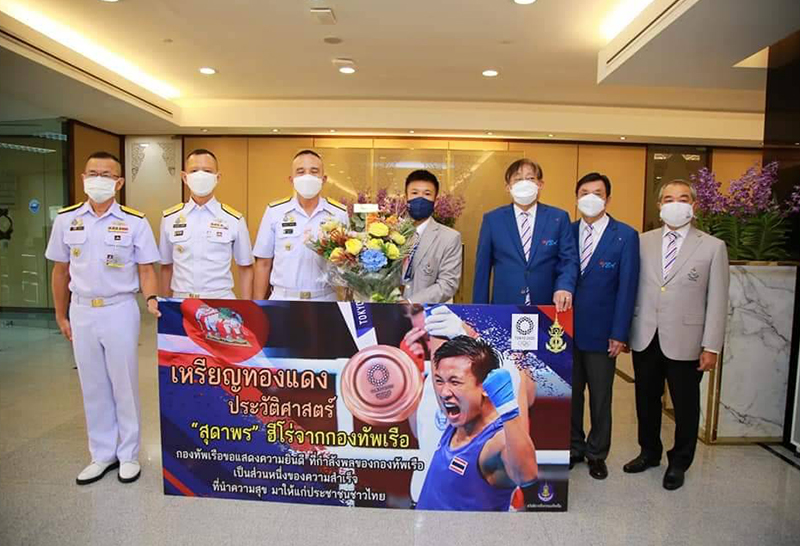 ผู้แทนผู้บัญชาการทหารเรือ ร่วมต้อนรับ“น้องแต้ว” นักกีฬามวยสากลทีมชาติไทย
