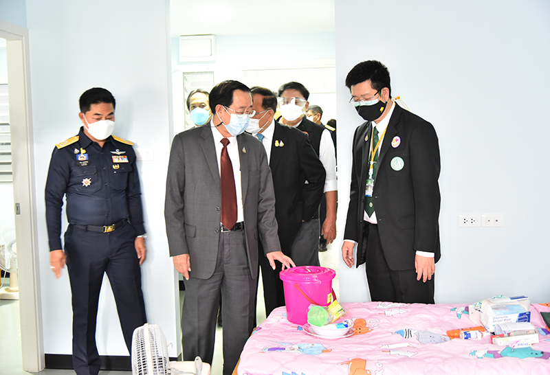 รมว.อาคม - ผู้ว่าอัศวิน ลงพื้นที่ตรวจ ศูนย์พักคอยกรมศุลกากร