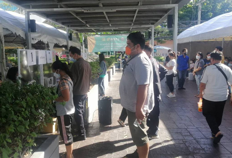 ปชช.ทยอยฉีดวัคซีนโลตัสพระราม4มีทั้งจองคิว-วอล์กอิน