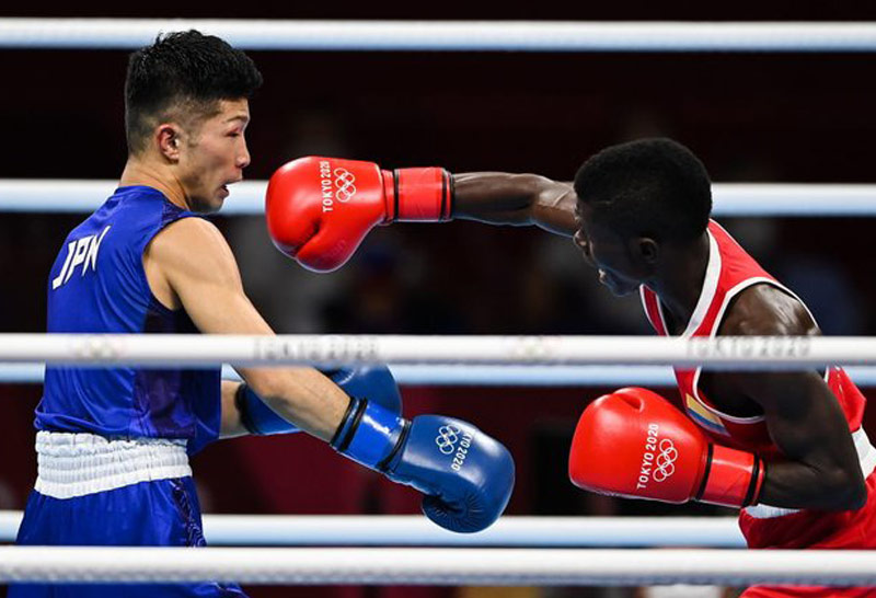 สุดงง!นักชกโคลอมเบียแพ้แม้ต่อยเจ้าภาพจนนั่งรถเข็น