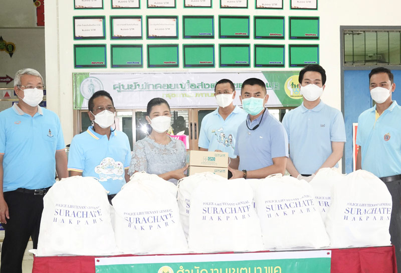 บิ๊กโจ๊ก มอบถุงยังชีพผู้ป่วยโควิด ถวายเป็นพระราชกุศล