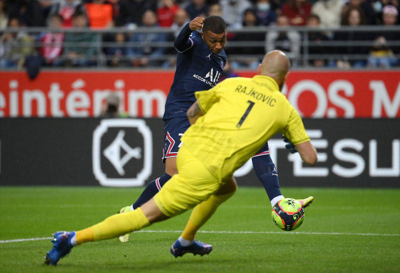 "เมสซี" ลงสำรอง ! เปแอสเช อัด แร็งส์ 2-0 นำฝูง