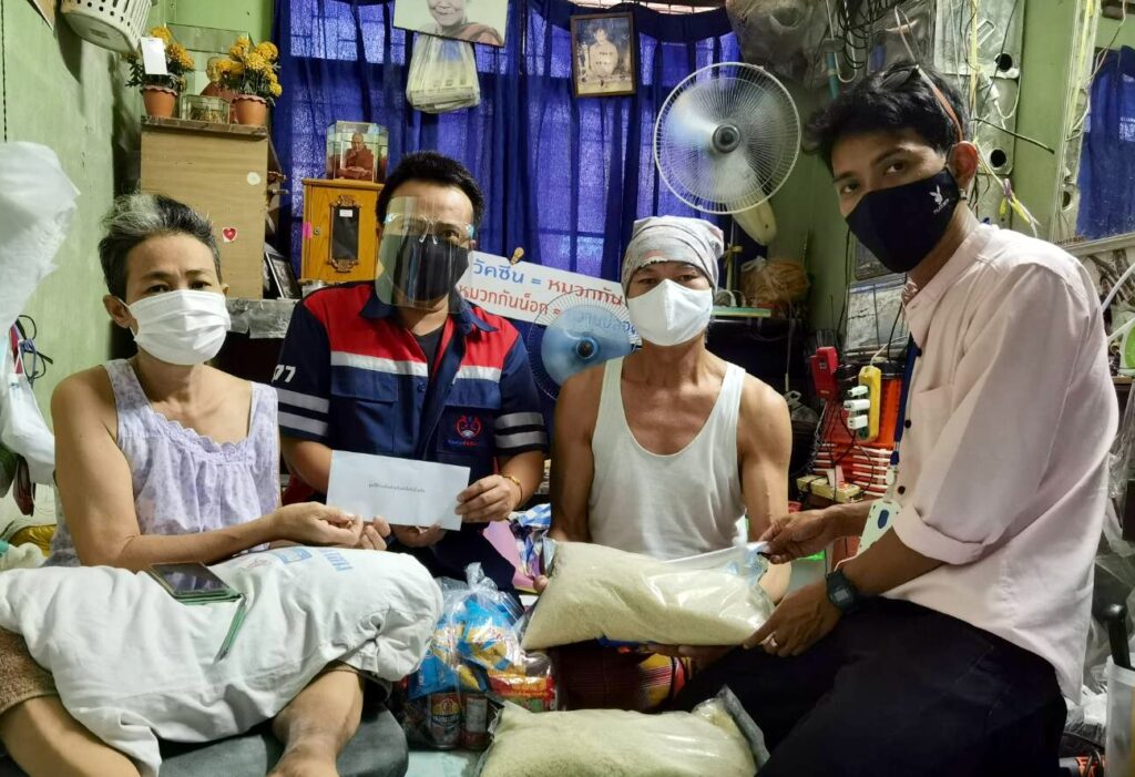 มอบเงินอาสาน้ำค้าง