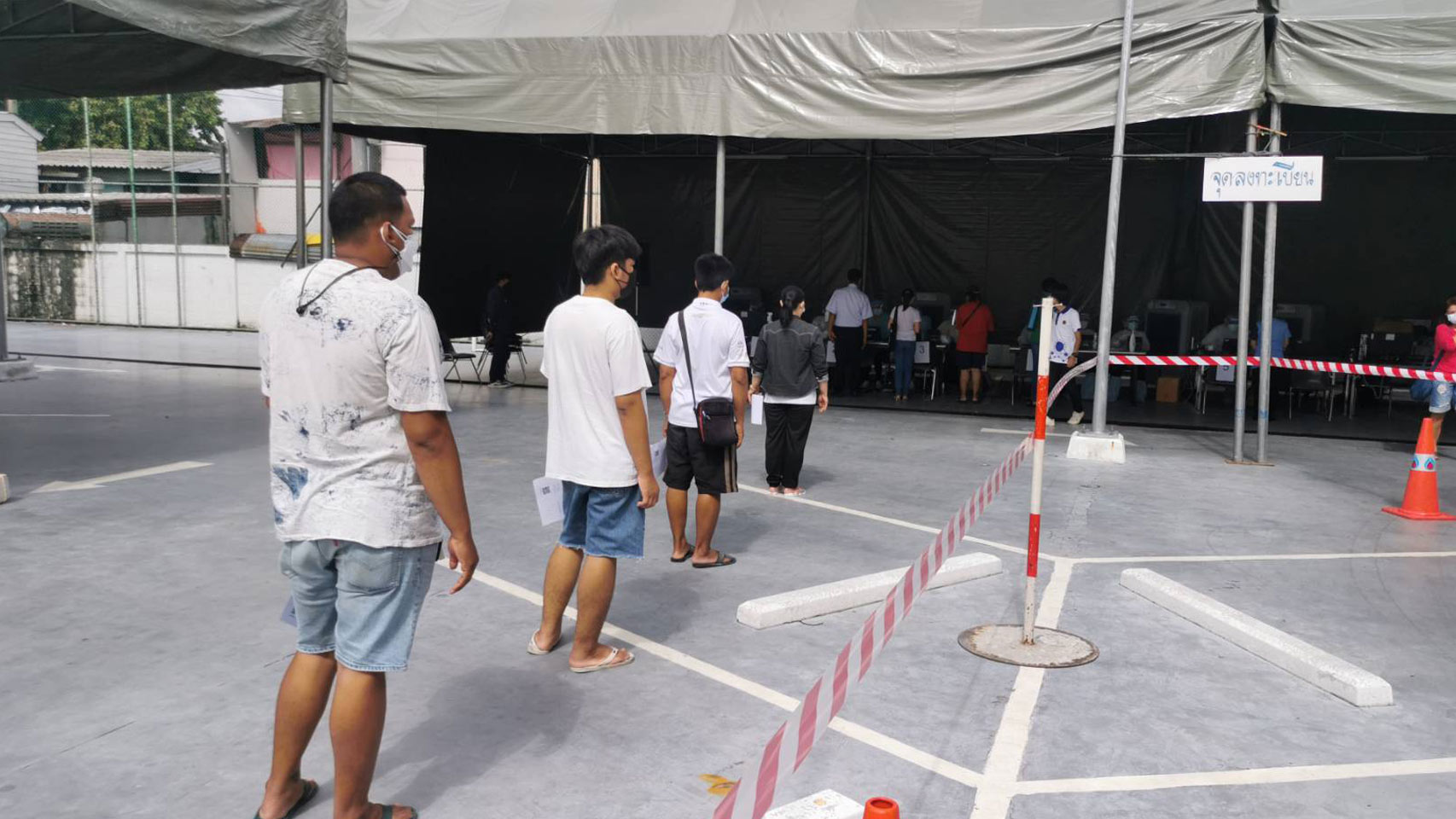 รพ.สนามสโมสรทบ.คัดกรองโควิด1000คิว