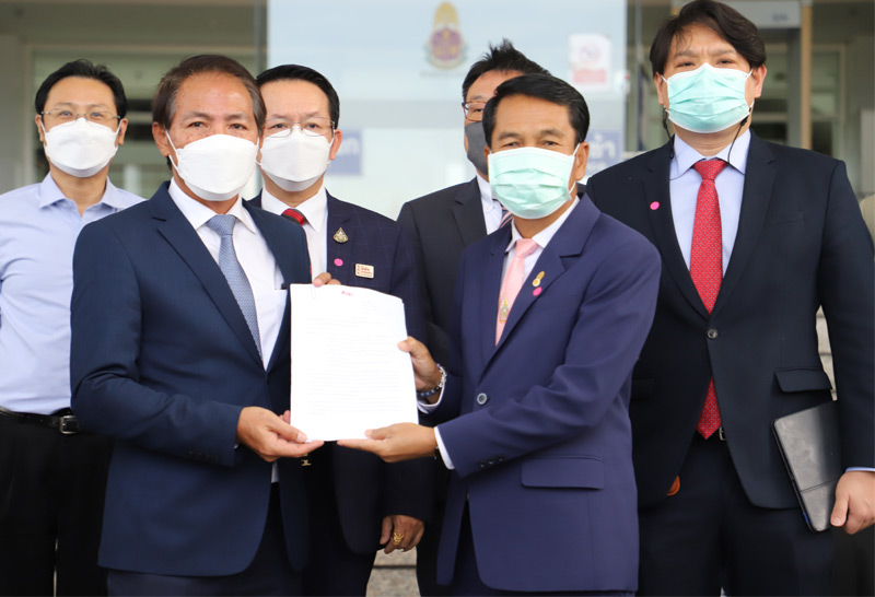 ฝ่ายค้านยื่นปปช.สอบนายกฯขัดรธน.-ผิดอาญา157