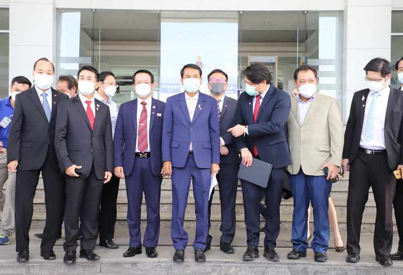 ฝ่ายค้านยื่นปปช.สอบนายกฯขัดรธน.-ผิดอาญา157