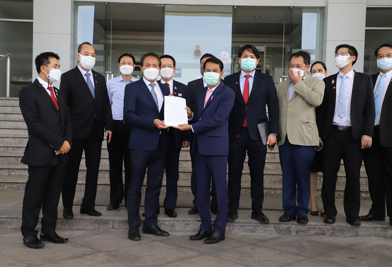 ฝ่ายค้านยื่นปปช.สอบนายกฯขัดรธน.-ผิดอาญา157