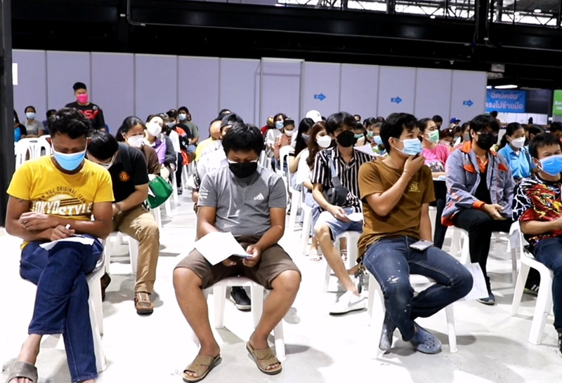 ปชช.ทยอยฉีดวัคโควิดที่เดอะสตรีท