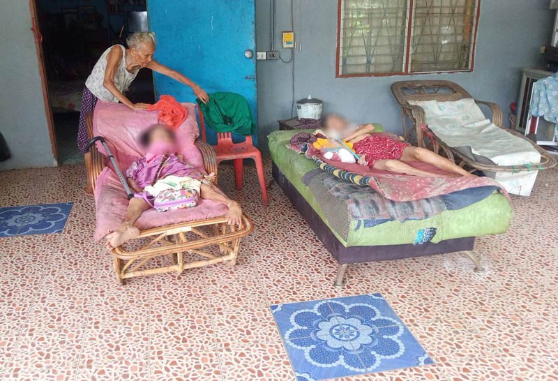 แม่ วัย90เลี้ยงลูกแฝดพิการ-3