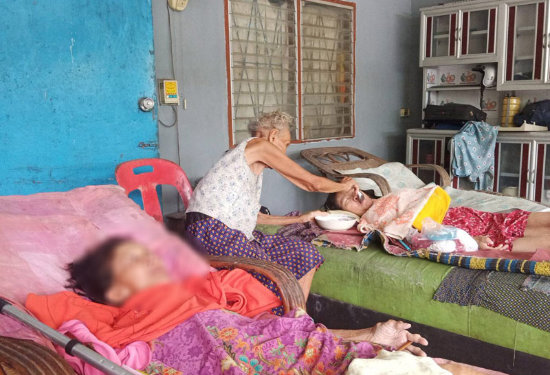 แม่ วัย90เลี้ยงลูกแฝดพิการ-4