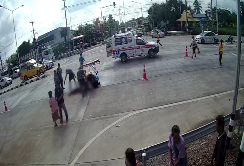 นาทีชีวิต! ลุงวัย64ขับจยย.ย้อนศรถูกกระบะพุ่งชนดับ