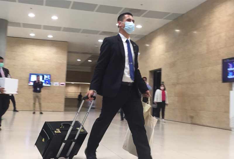 นายกฯอุบสยบแตกคอป่ารอยต่อโชว์กระเป๋าปัดใส่เงิน