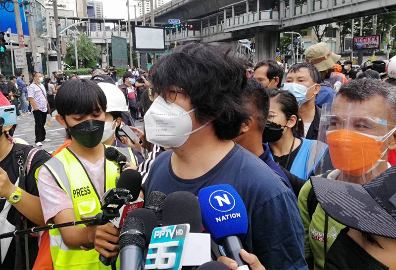 "ณัฐวุฒิ"นำม็อบไล่นายกฯเชื่อรบ.แตกคอ