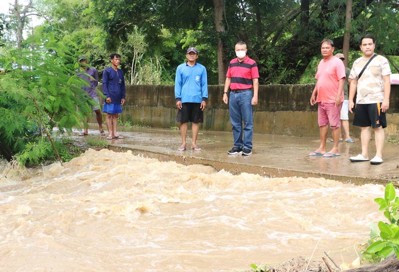 น้ำป่าจากเทือกเขาเพชรบูรณ์ไหลท่วมพิจิตร